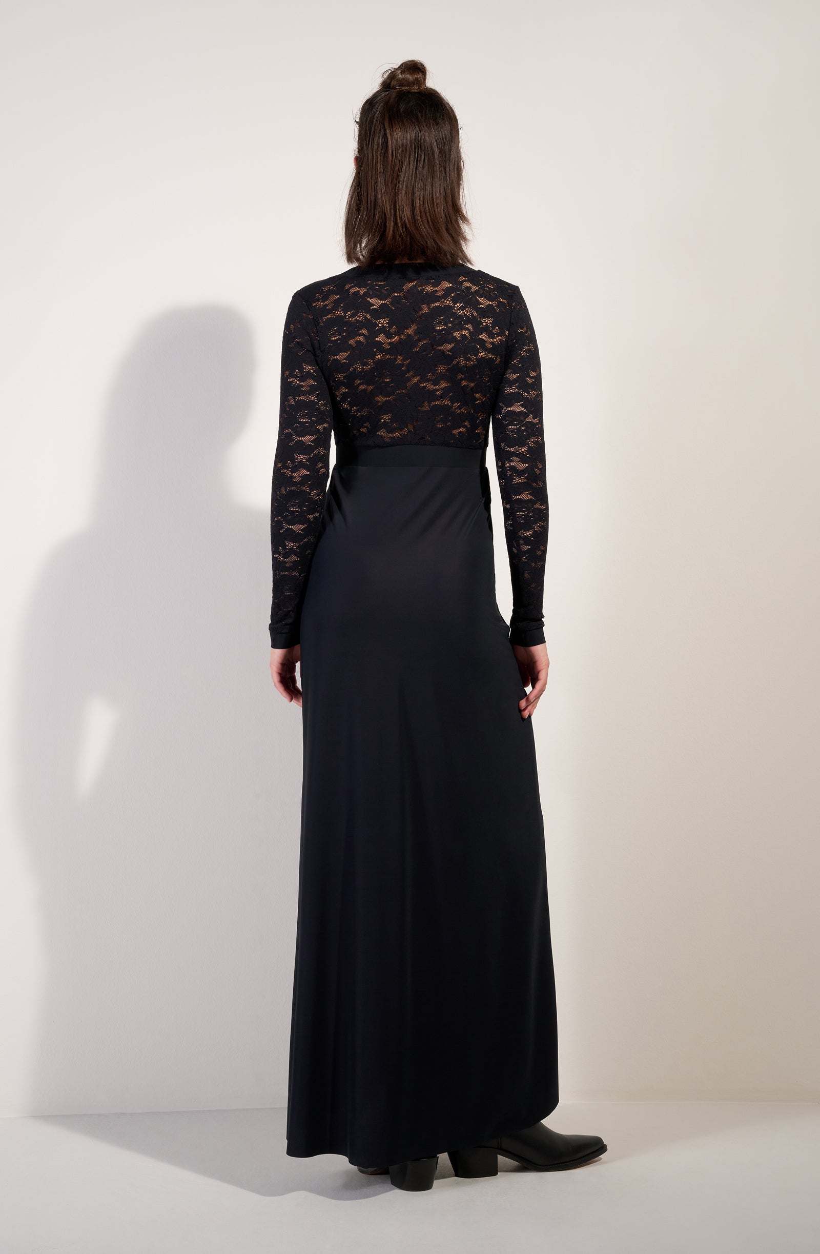 pain-de-sucre-rokyia-robe-longue-noire-en-dentelle-fran-aise image 2