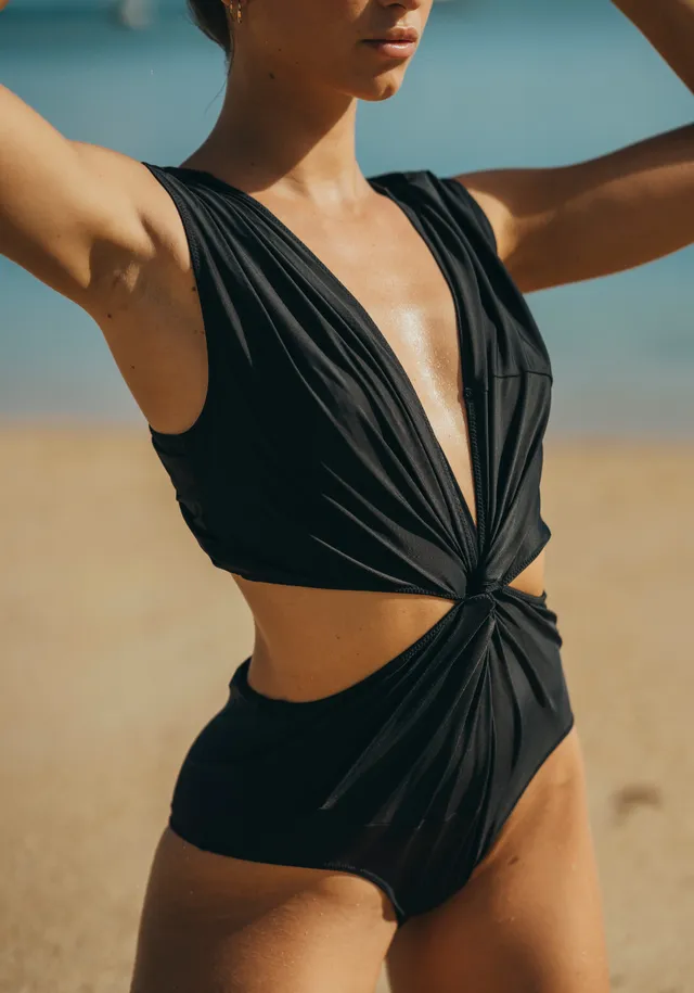luz-collections-doro-maillot-de-bain-une-pi-ce-drap-noir-d-collet-plongeant-en-v image 1
