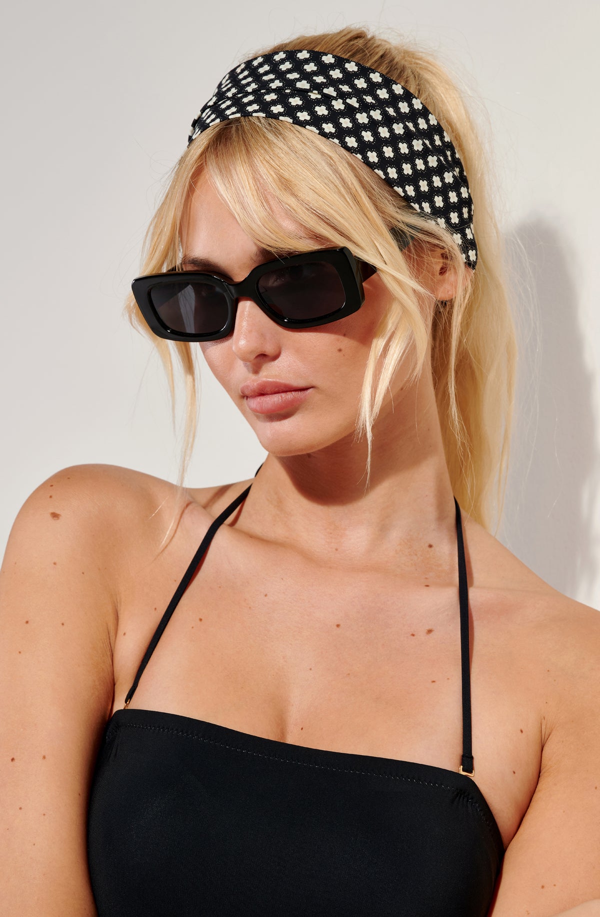 pain-de-sucre-bea-liberty-bandeau-tour-de-t-te-imprim-fleuri-noir-et-blanc image 4