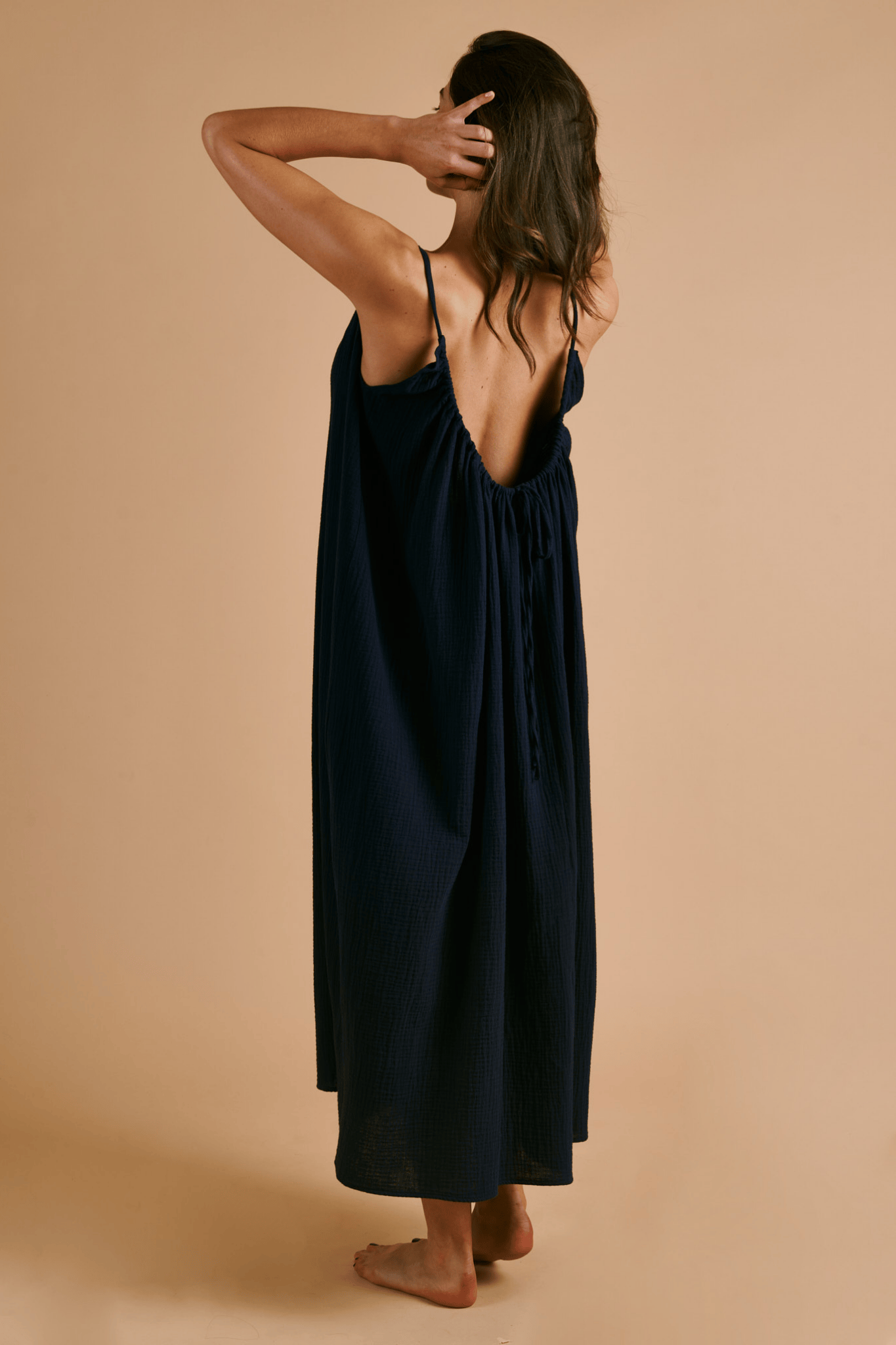 anja-paris-la-robe-robe-de-plage-dos-nu-gaze-de-coton-navy image 5