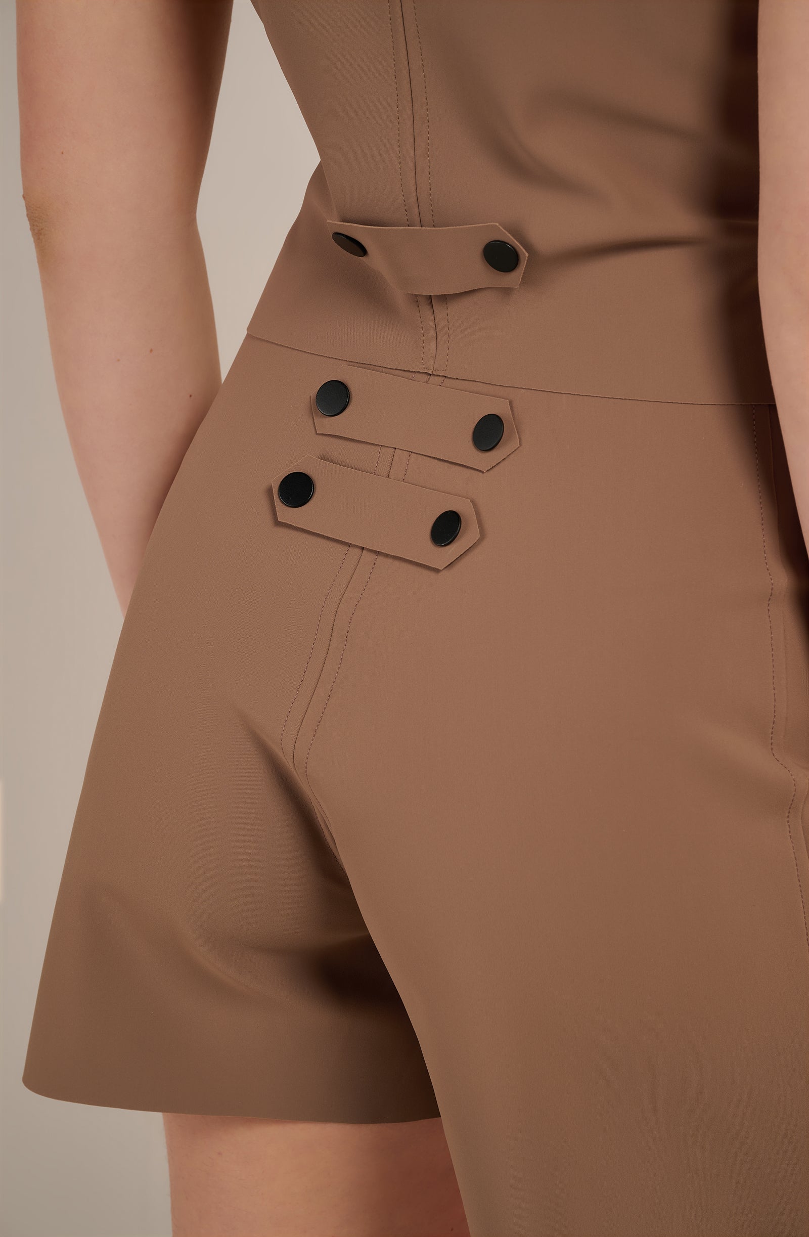 pain-de-sucre-steban-short-taille-haute-taupe image 4