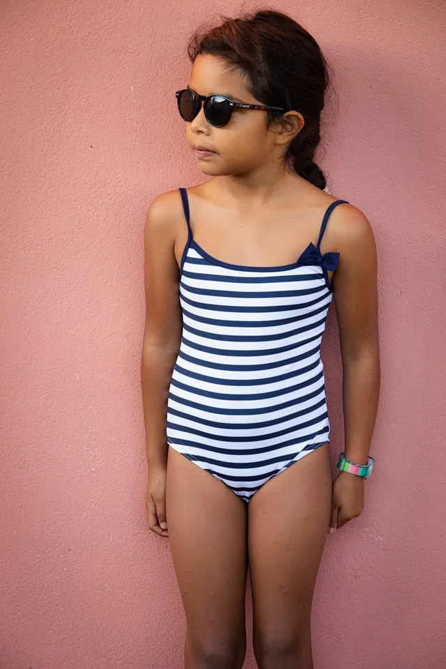 les-ultraviolettes-starlette-rayure-marine-maillot-de-bain-une-pi-ce-anti-uv-enf image 1