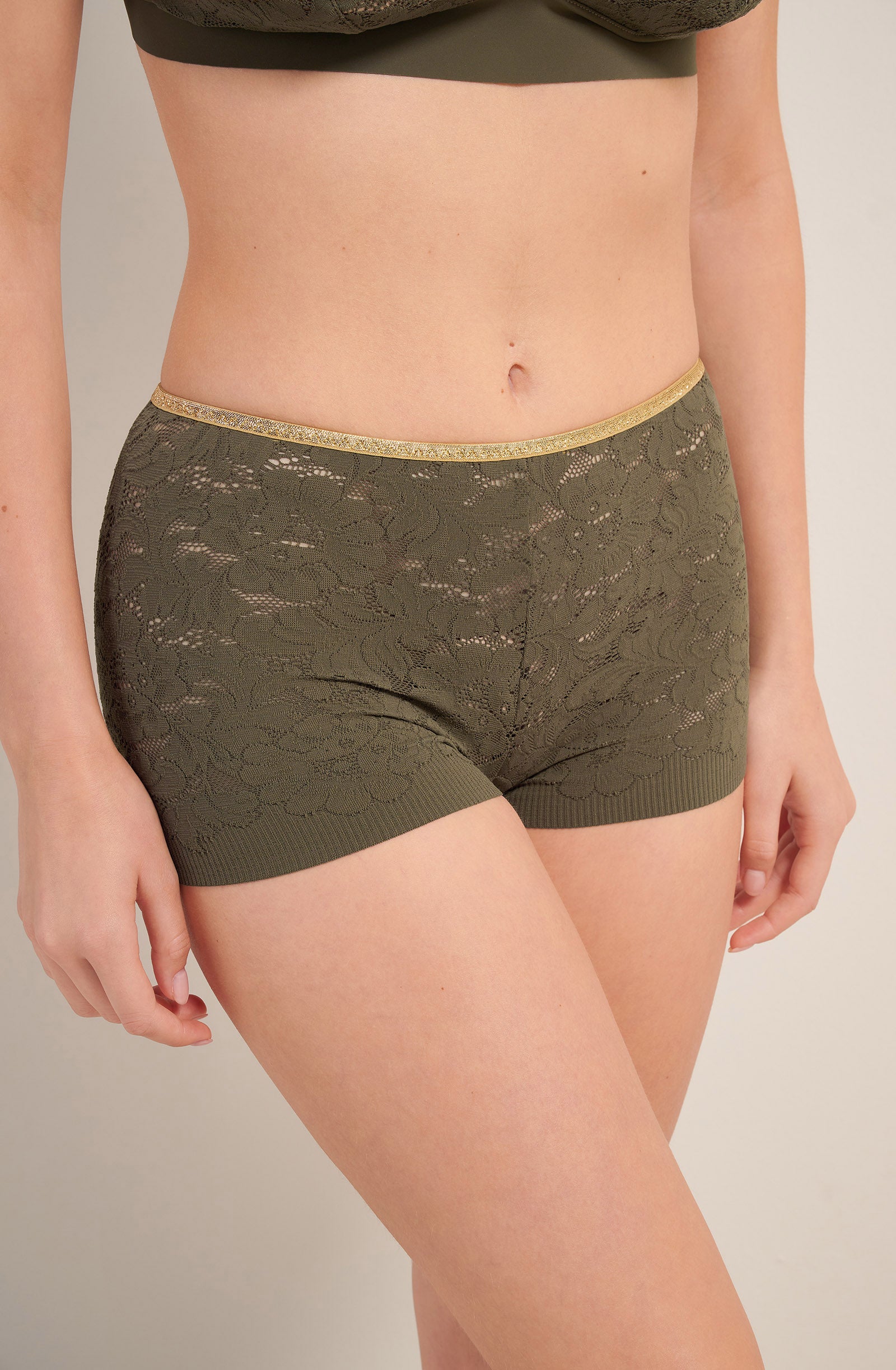 pain-de-sucre-dylan-shorty-dentelle-taille-haute-lichen image 4