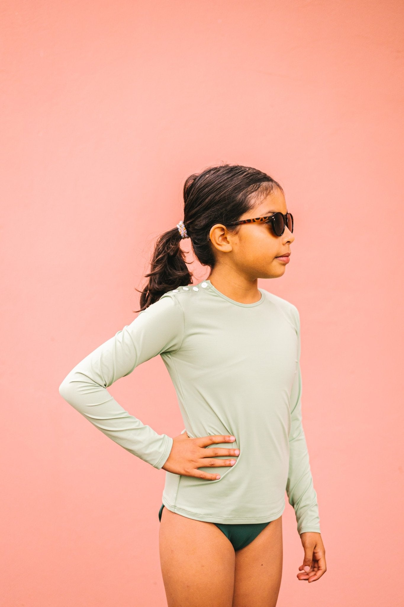 les-ultraviolettes-pirate-vert-sauge-tee-shirt-anti-uv-manches-longues-enfant image 2