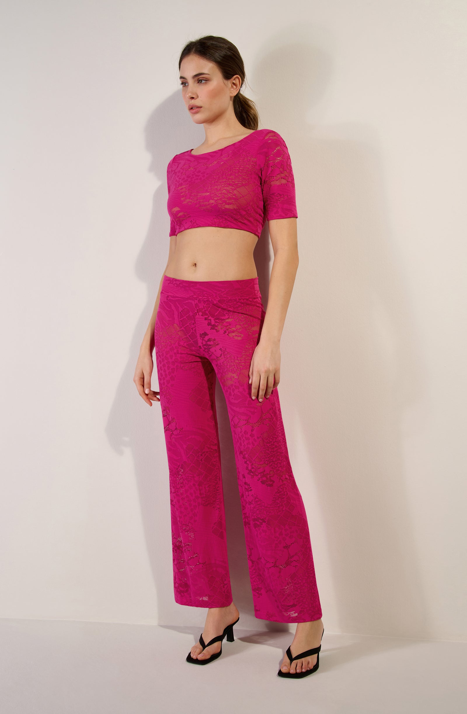 pain-de-sucre-pooja-pantalon-large-dentelle-framboise image 1