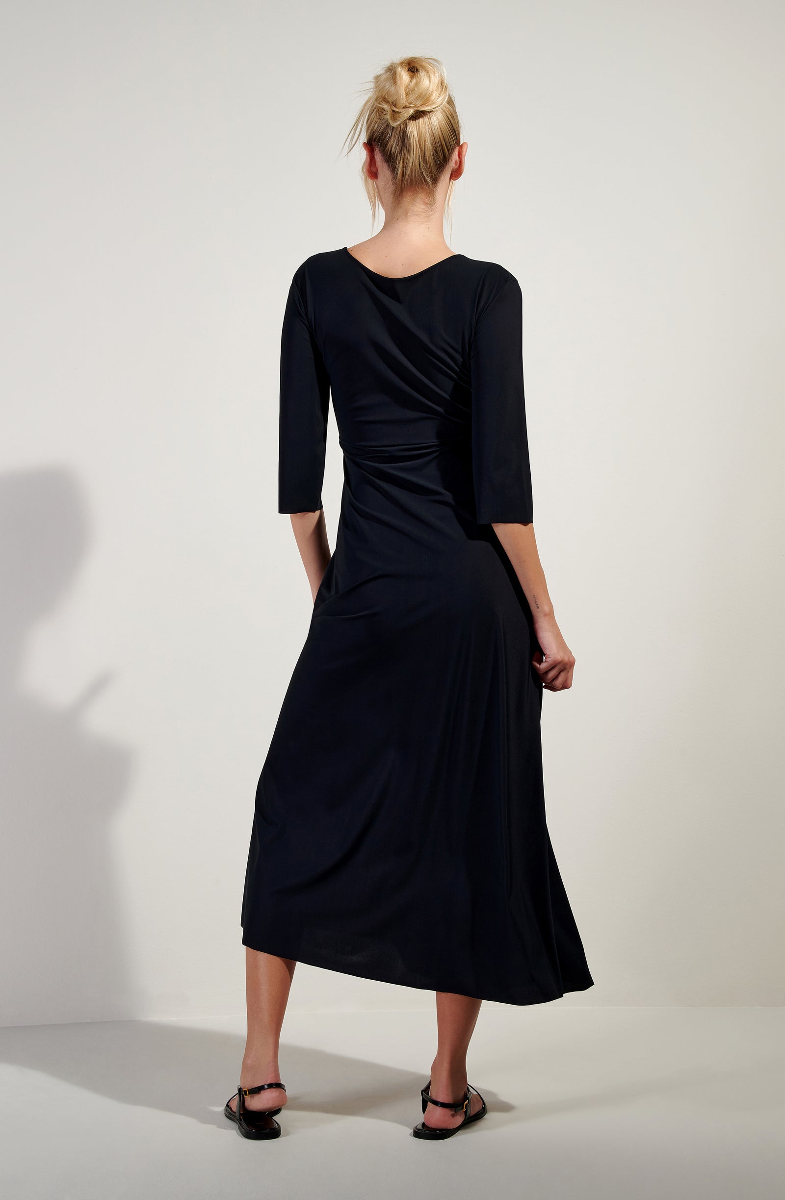 pain-de-sucre-carmenn-robe-longue-beachwear-noir image 2