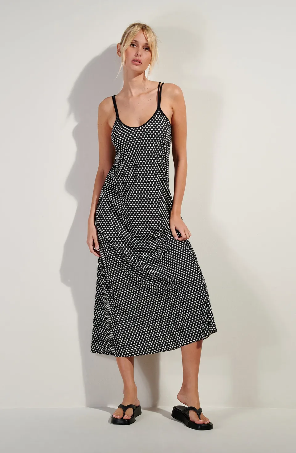 pain-de-sucre-jade-robe-longue-vas-e-imprim-liberty-noir-et-blanc image 1