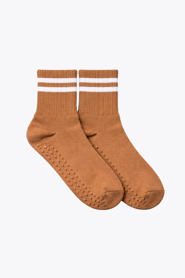 luz-collections-chaussettes-de-sport-oranges-ray-es-blanches-antid-rapantes image 1