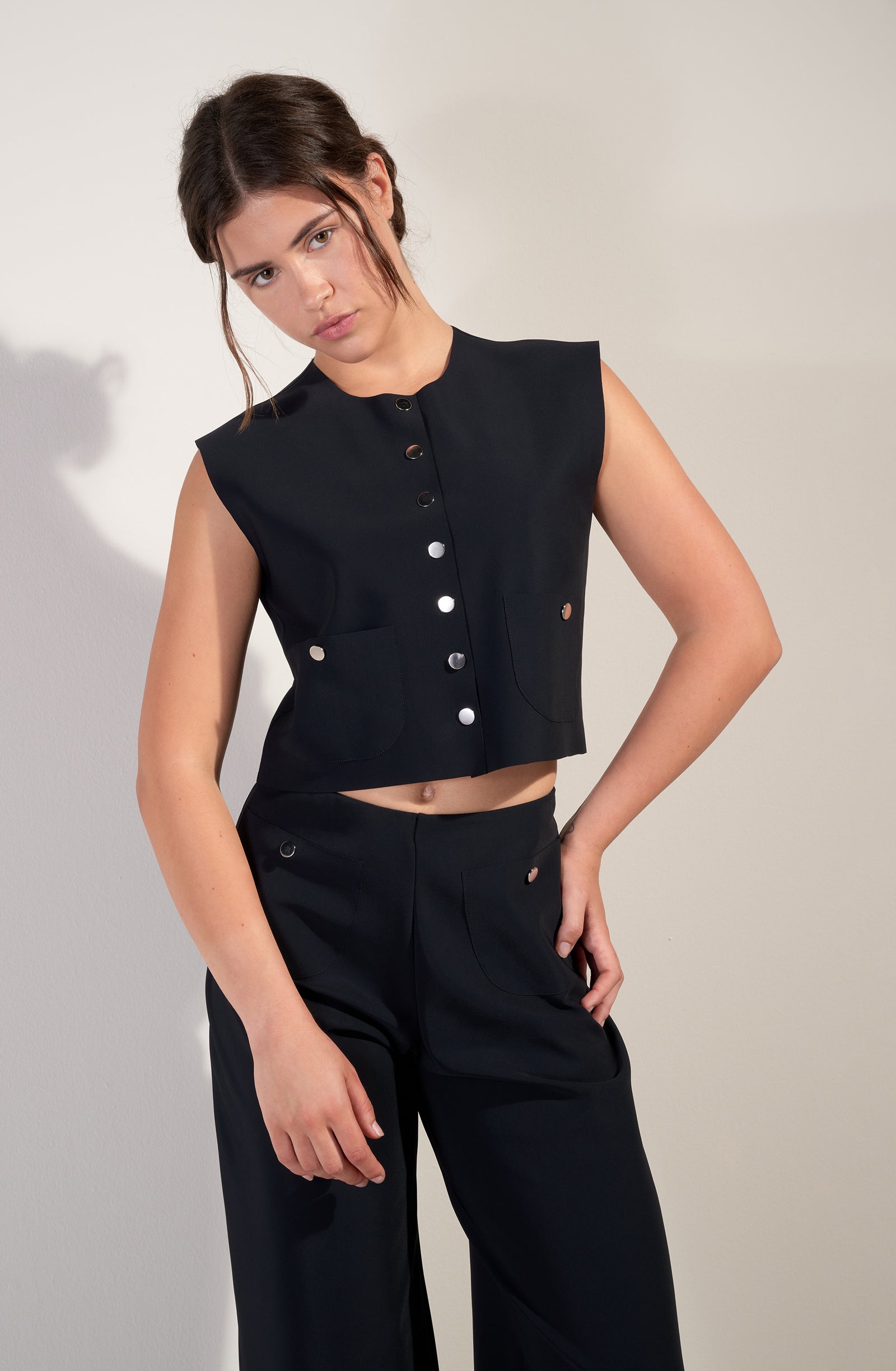 pain-de-sucre-tanhi-gilet-sans-manches-boutons-noir image 5
