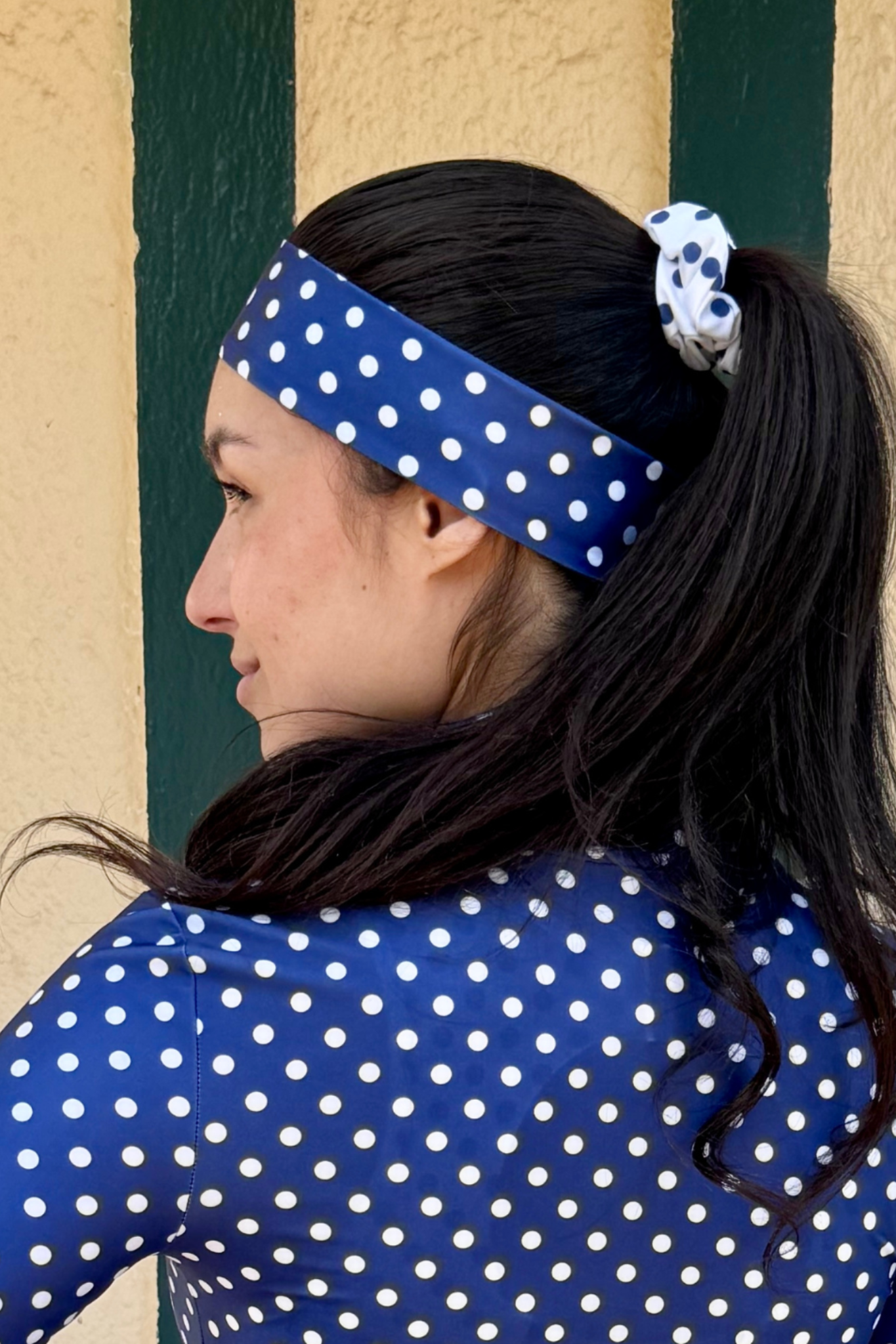 luz-collections-chouchou-blanc-pois-bleus-chouchou-en-econyl-recycl image 2