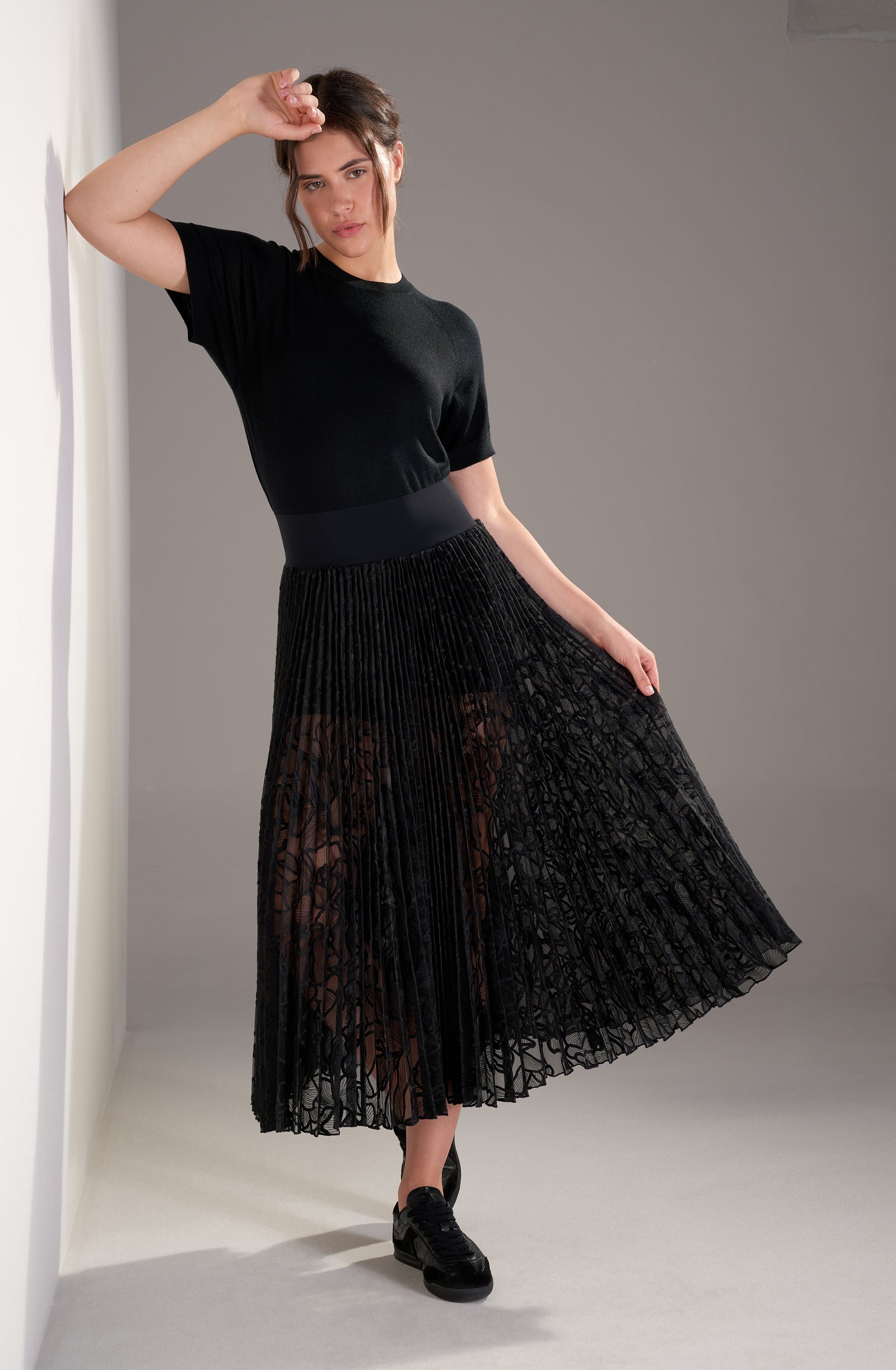 pain-de-sucre-joee-jupe-longue-plissee-voile-organza-brode-noir image 5