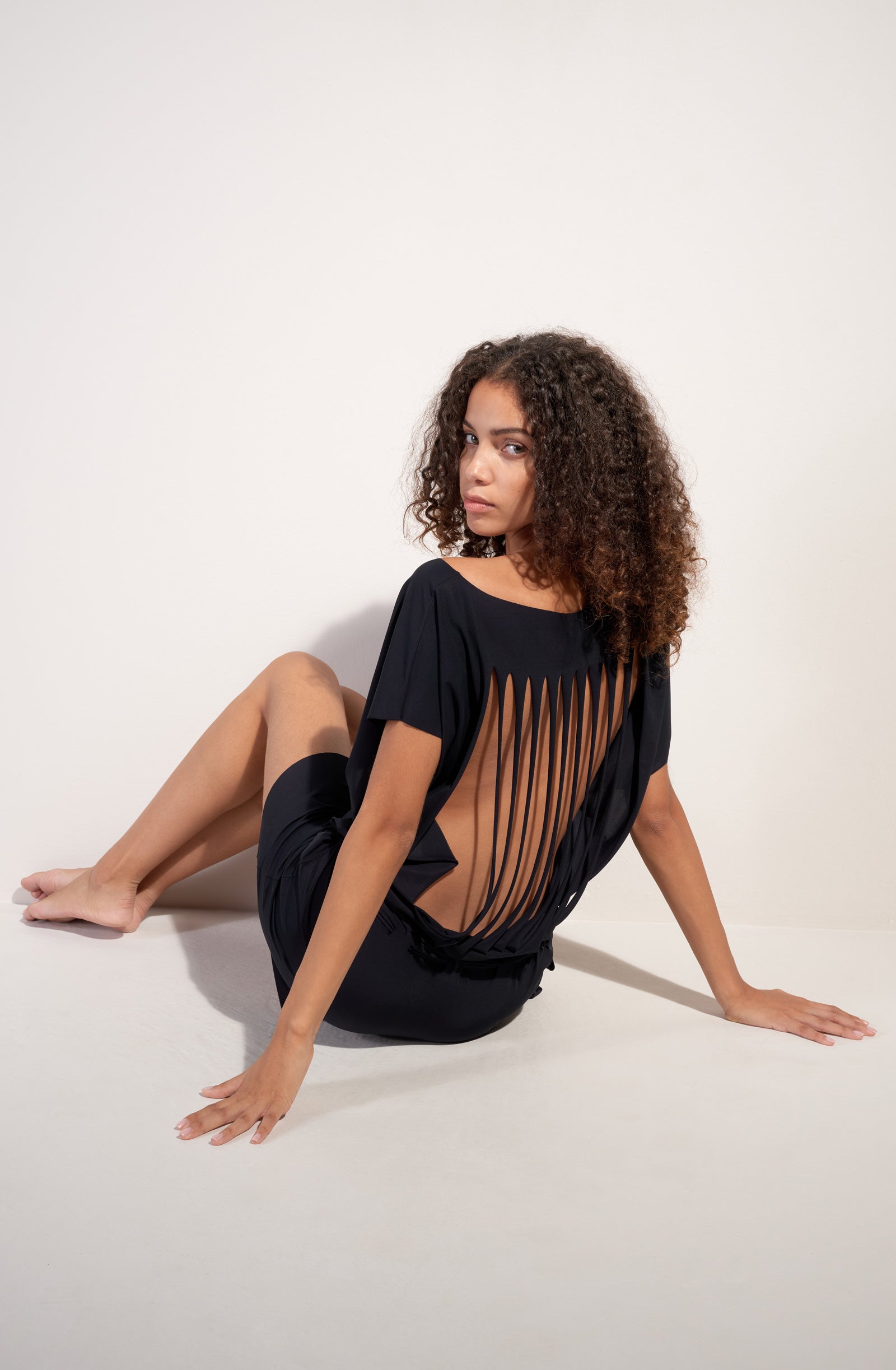 pain-de-sucre-thao-tunique-de-plage-ample-courte-en-voile-extensible-noir image 4