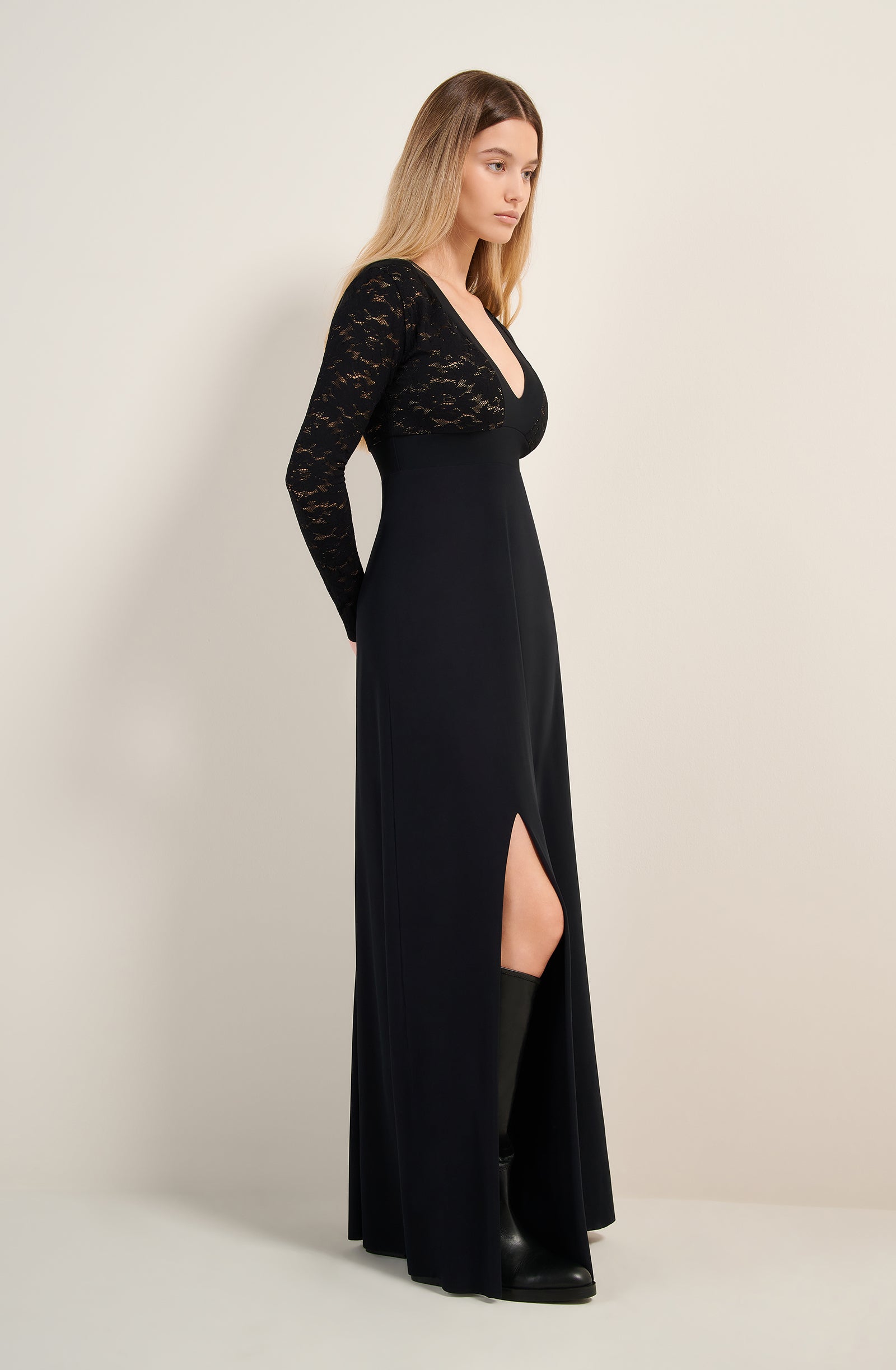 pain-de-sucre-vanao-robe-longue-dentelle-noire image 4