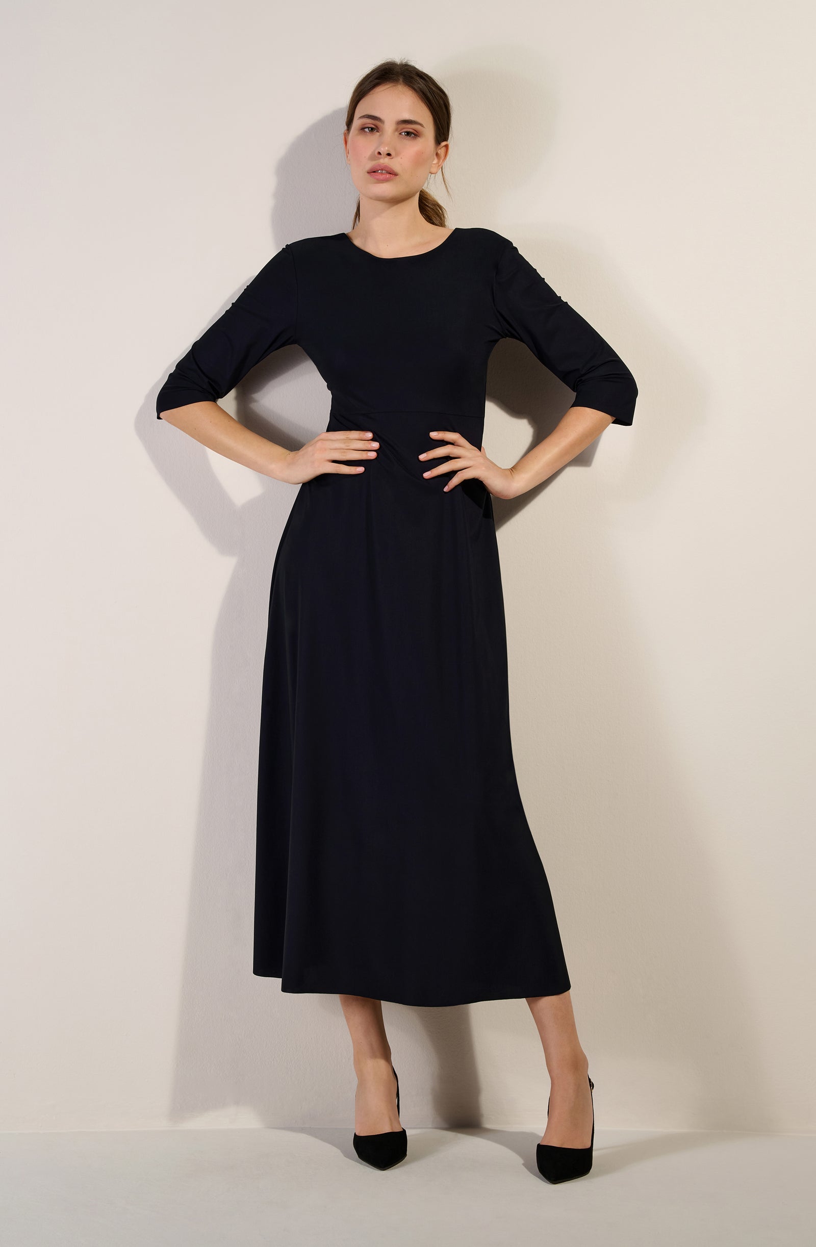 pain-de-sucre-carmenn-robe-longue-beachwear-noir image 7